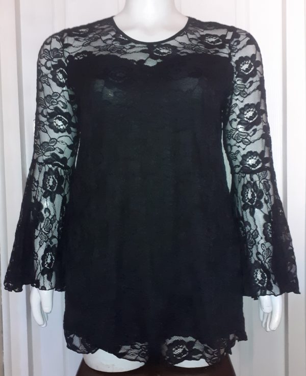 Lace bellsleeve blouse
